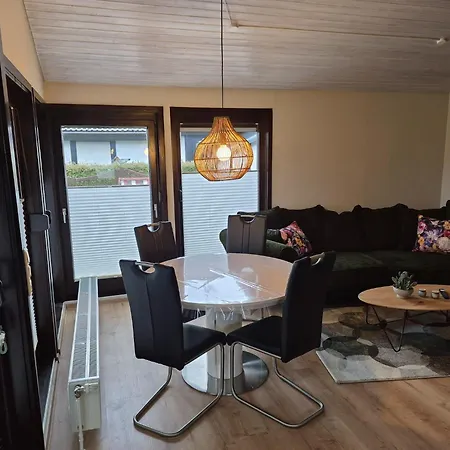 Freistehender Ferienbungalow Im Fachwerkstil Сasa de vacaciones Burhave